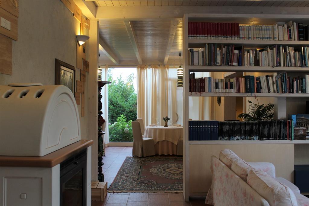 Locanda Belvedere Saludecio Luaran gambar